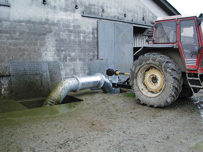 Veneroni Ručni/automatizirani sustav za podzemnu recirkulaciju gnojnice.